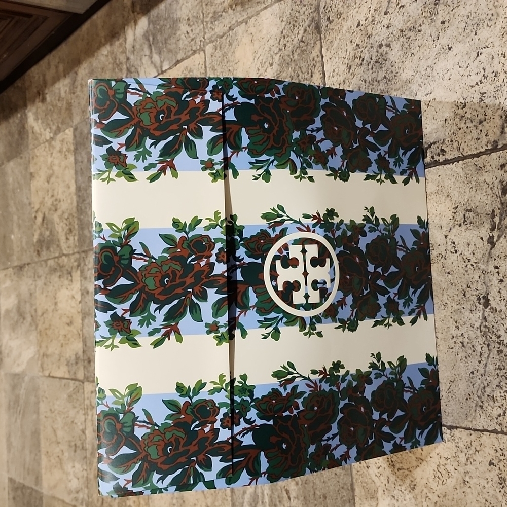 NEW Tory Burch Gift Wrap - Picture 1 of 5